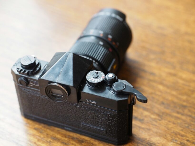 캐논 F-1(과 FD 35-70 렌즈)을 뽑았습니다.