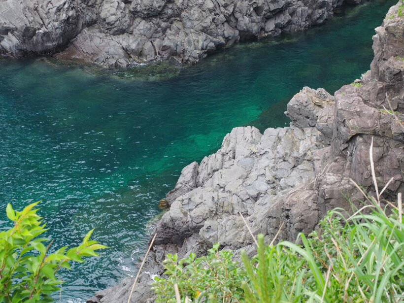 돌을 밟고 돌아가자: 제주도 걷기 (1)
